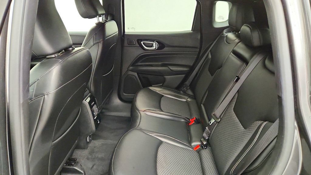 Used 2023 Jeep Compass Latitude w/ Sun and Sound Group AWD/4WD image 20