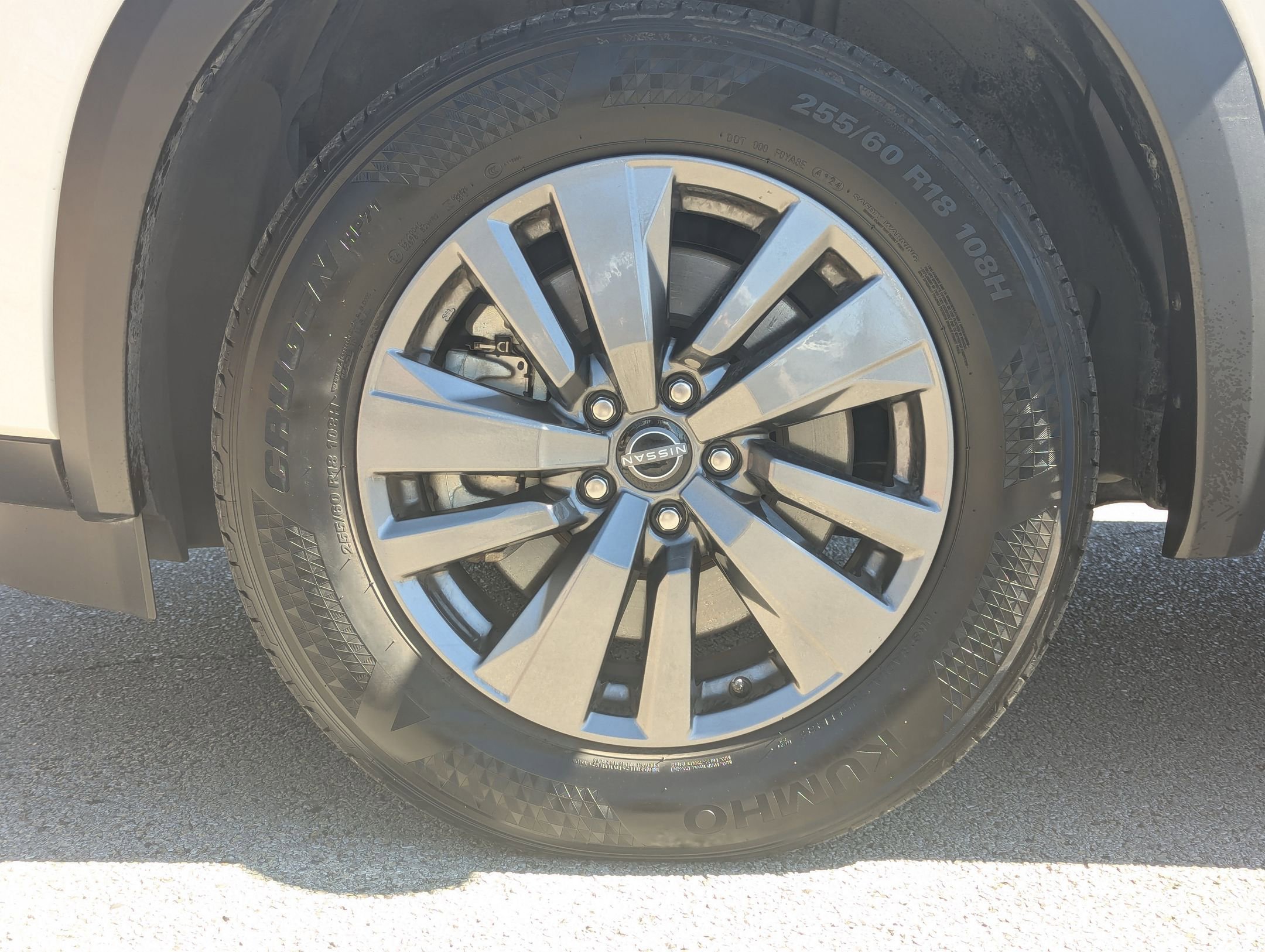 Used 2025 Nissan Pathfinder SV image 31