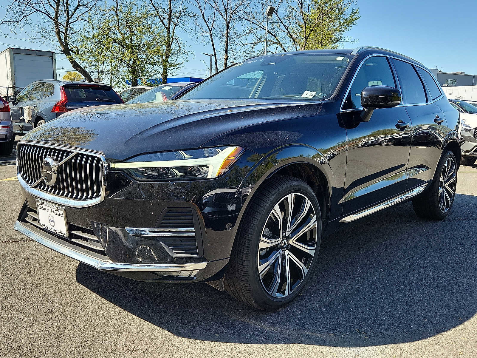 Certified 2023 Volvo XC60 B6 Ultimate w/ Protection Package Premier image 3