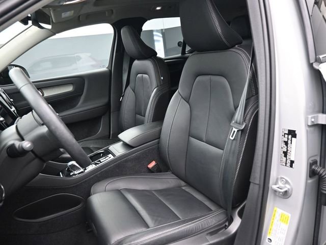 Used 2024 Volvo XC40 B5 Plus w/ Protection Package Premier image 9
