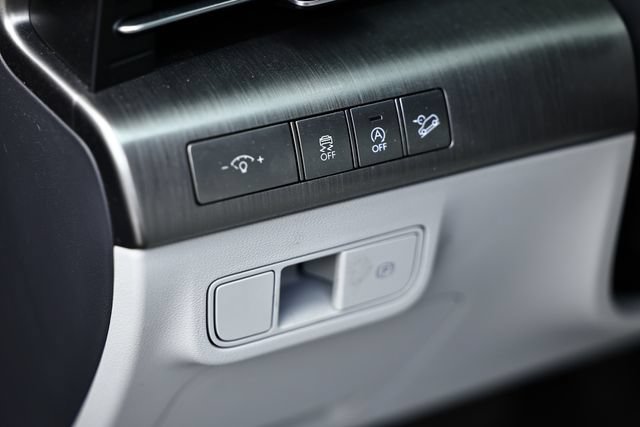 Used 2024 Hyundai Kona SE AWD/4WD image 17
