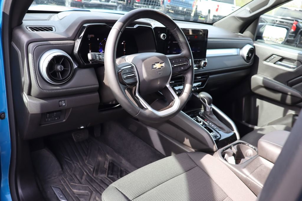 Used 2023 Chevrolet Colorado LT w/ LT Convenience Package II AWD/4WD image 5