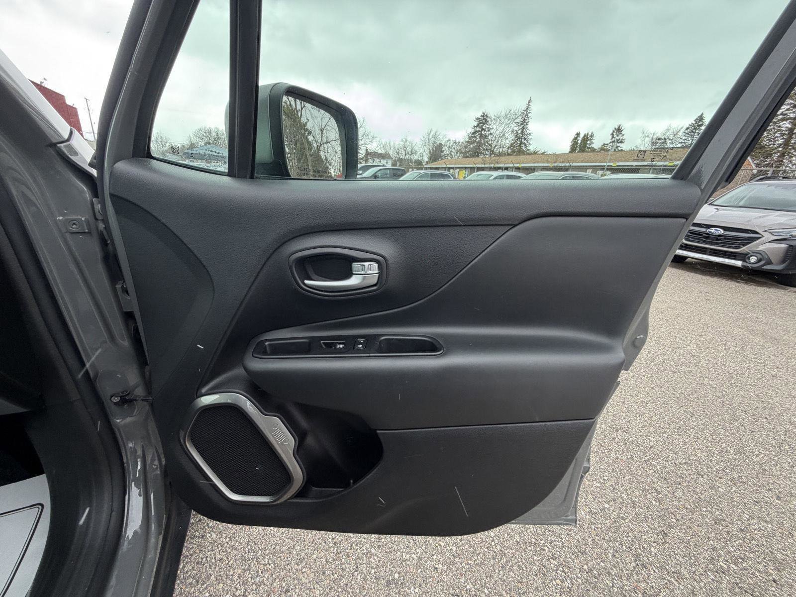 Used 2020 Jeep Renegade Limited image 26