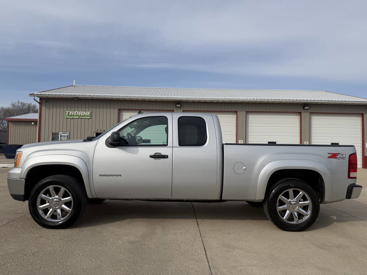 Used 2013 GMC Sierra 1500 SLE w/ Power Tech Package image 9