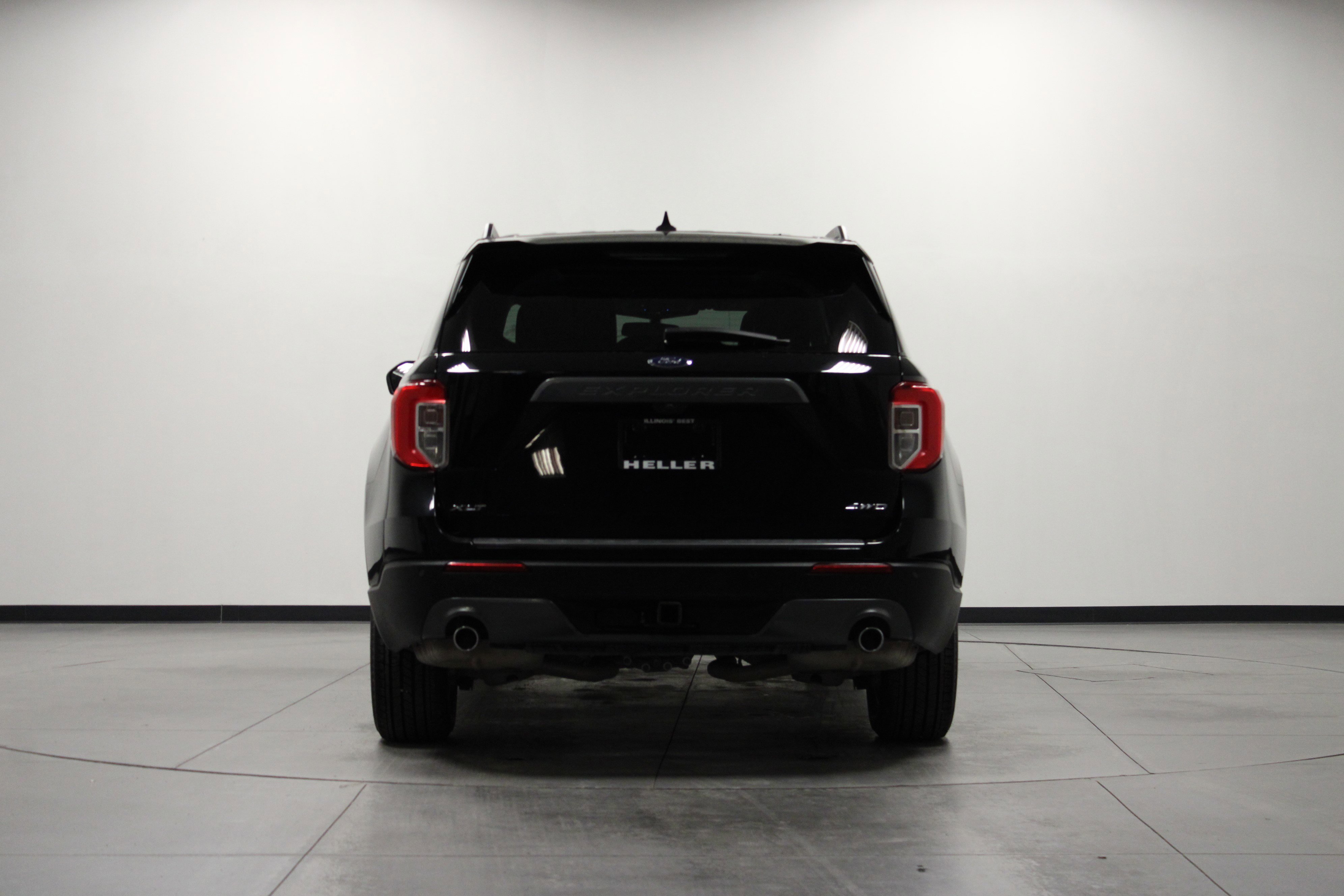 Used 2023 Ford Explorer XLT w/ Equipment Group 202A image 5