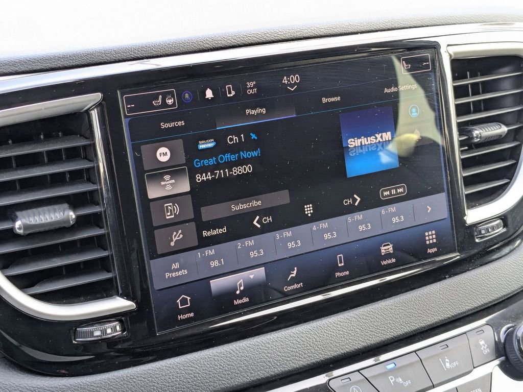 Used 2023 Chrysler Pacifica Touring-L image 21