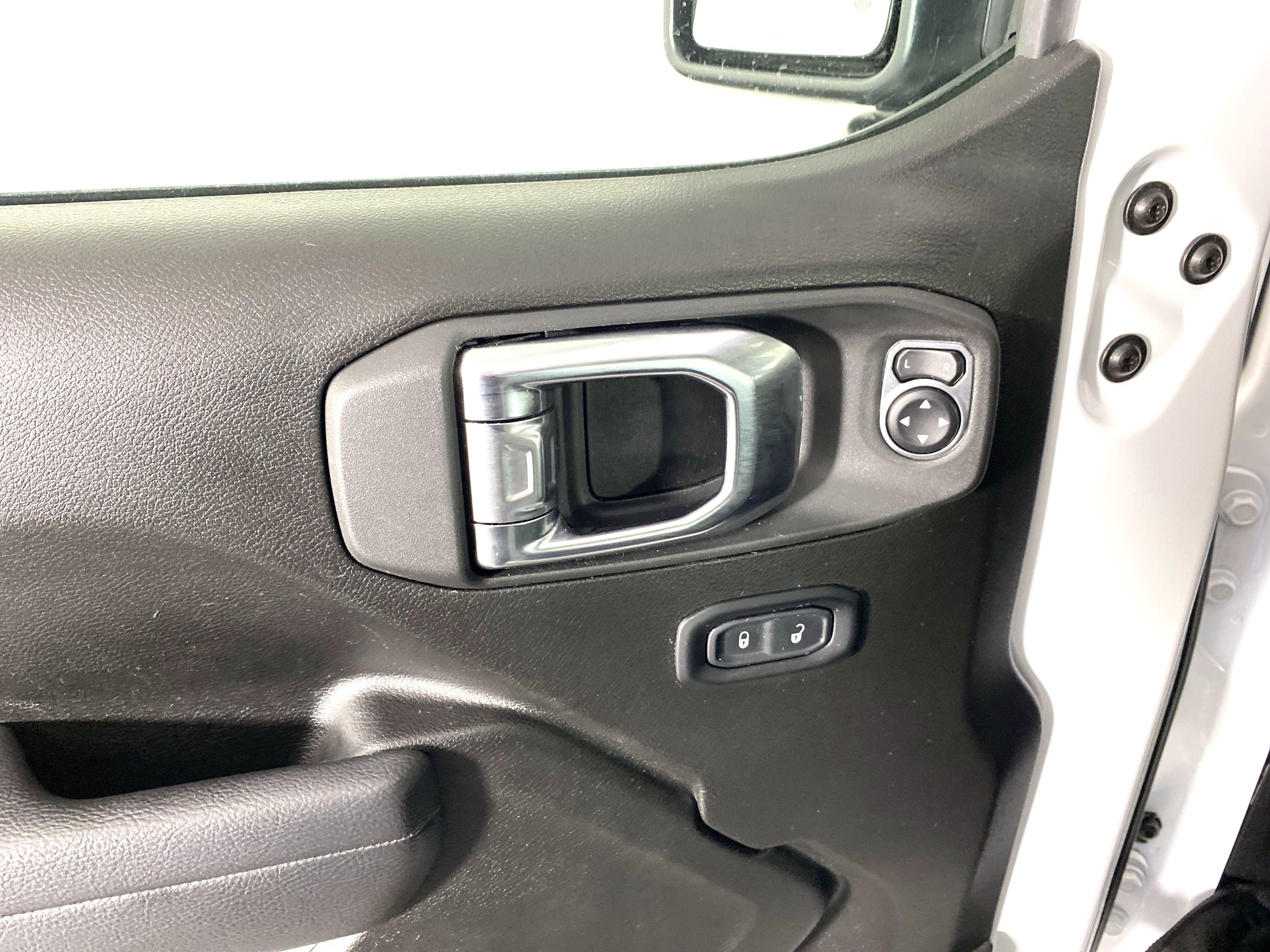 Used 2025 Jeep Wrangler Willys AWD/4WD image 14