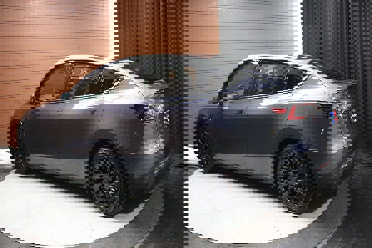 Used 2023 Tesla Model Y Long Range image 38