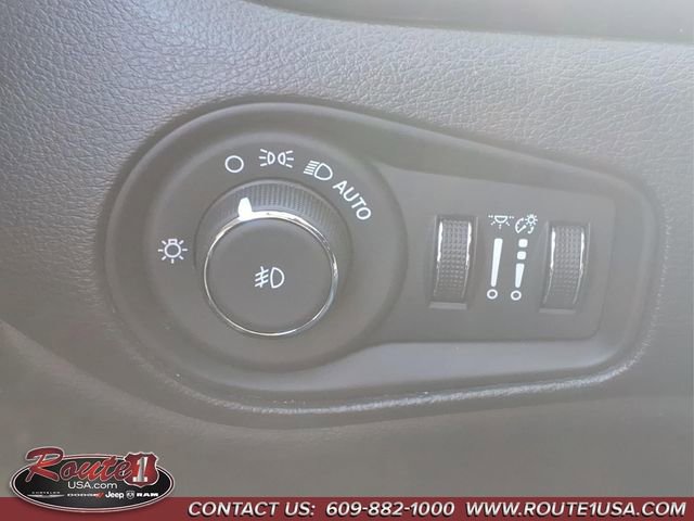 Used 2023 Jeep Renegade Trailhawk AWD/4WD image 29