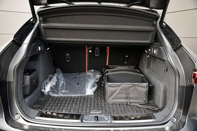 New 2026 Jaguar F-PACE R-Dynamic S image 32