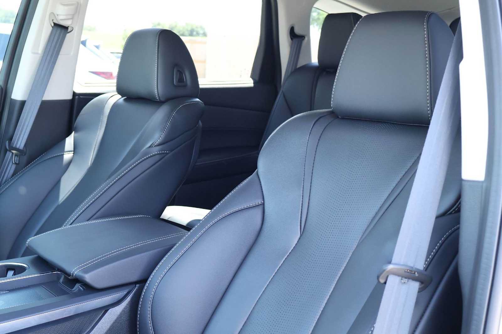 Certified 2026 Acura MDX w/ Technology Package FWD image 11