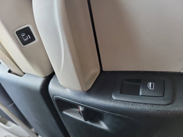 Used 2023 Chrysler Pacifica Touring-L image 12