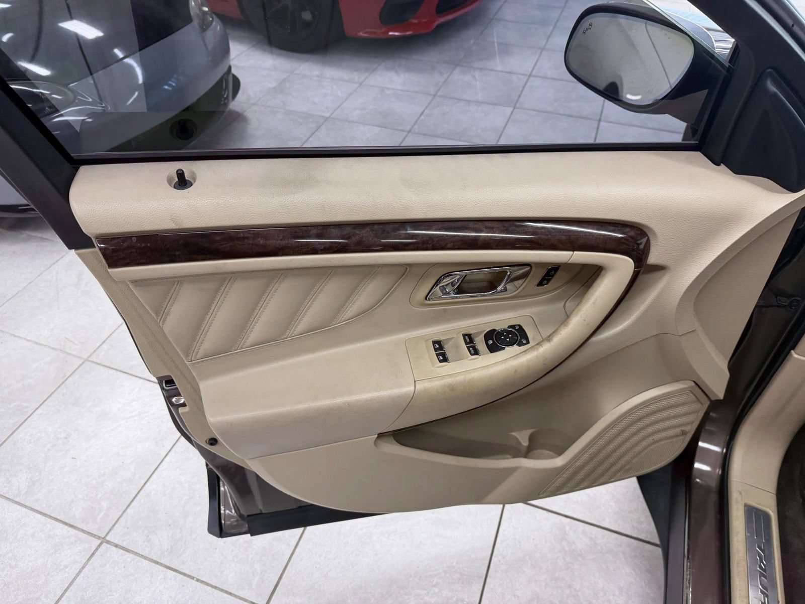 Used 2015 Ford Taurus Limited w/ Equipment Group 301A FWD image 13
