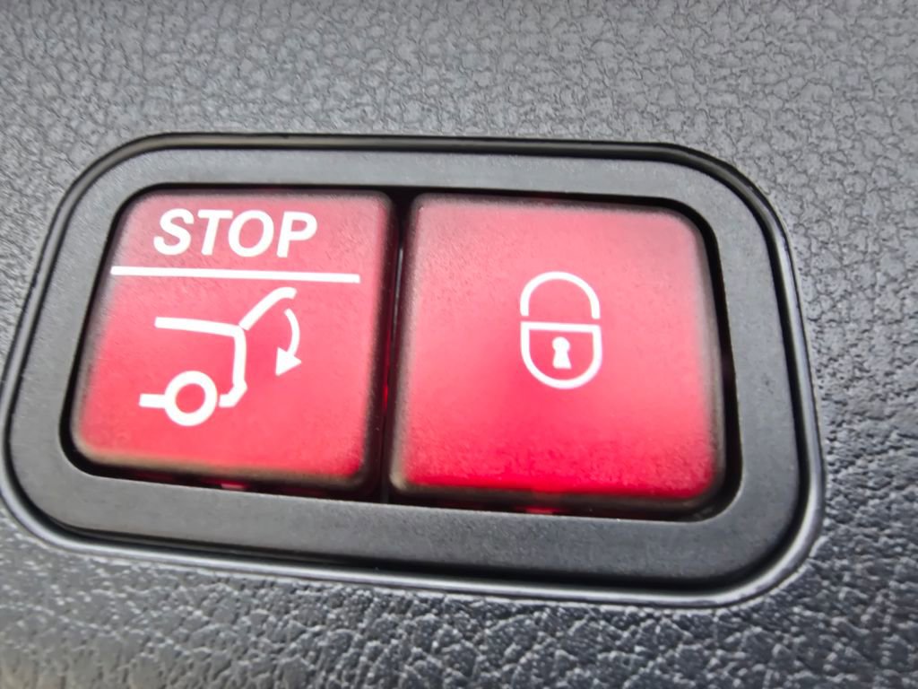 Certified 2025 Mercedes-Benz GLB 250 4MATIC image 19