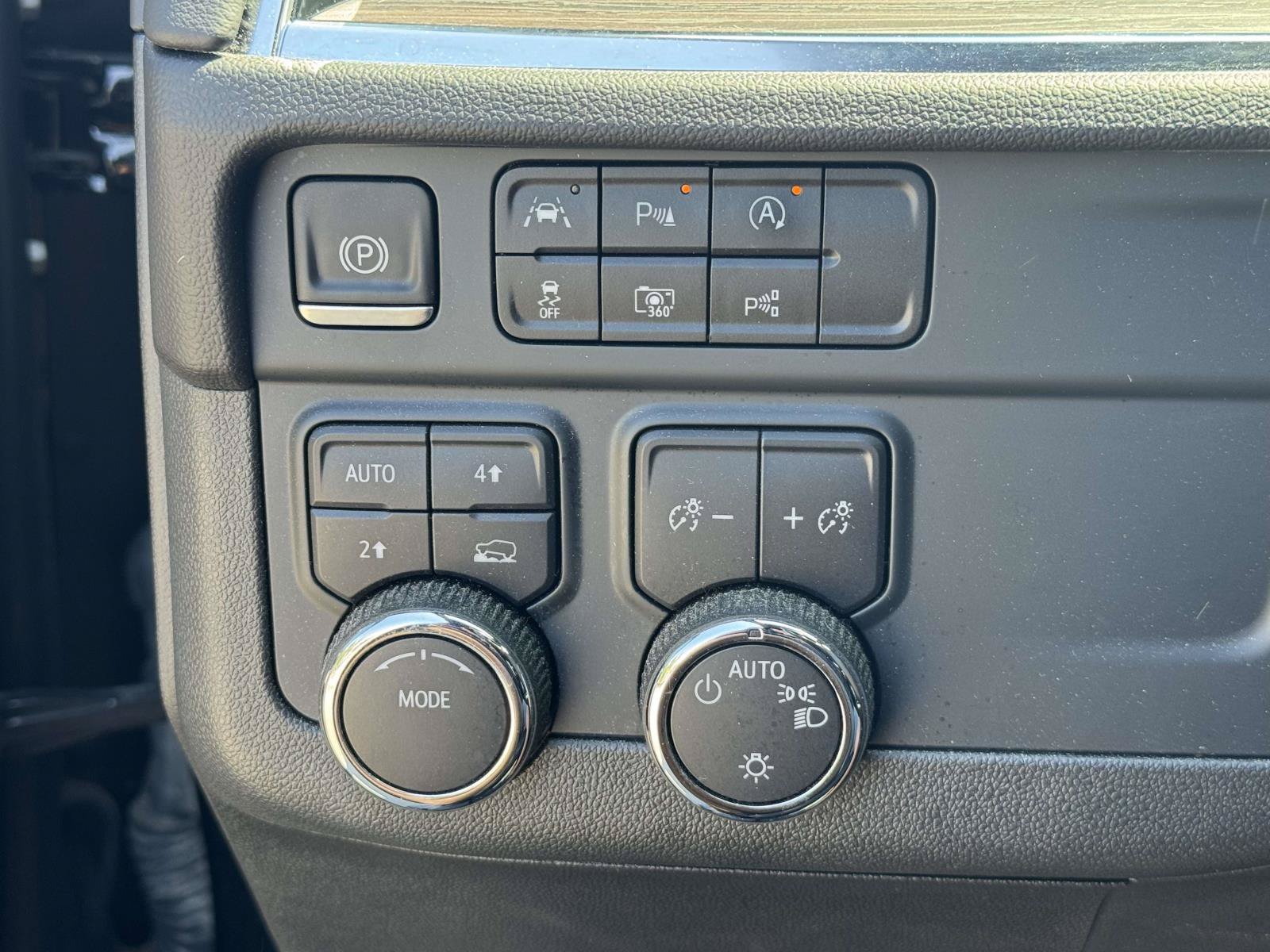 Used 2025 Chevrolet Tahoe LS AWD/4WD image 24