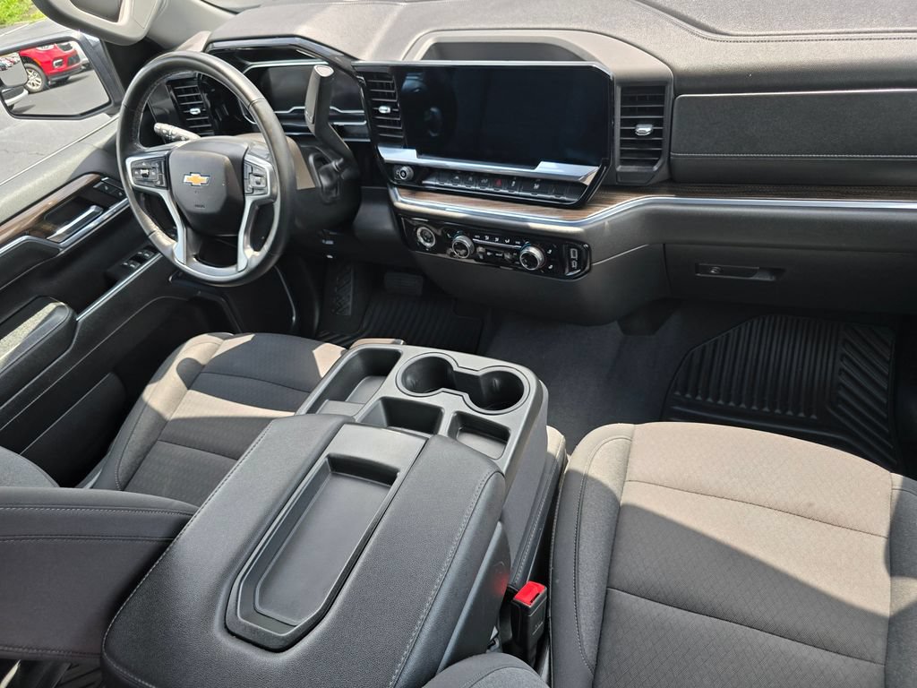 Used 2024 Chevrolet Silverado 1500 LT AWD/4WD image 16