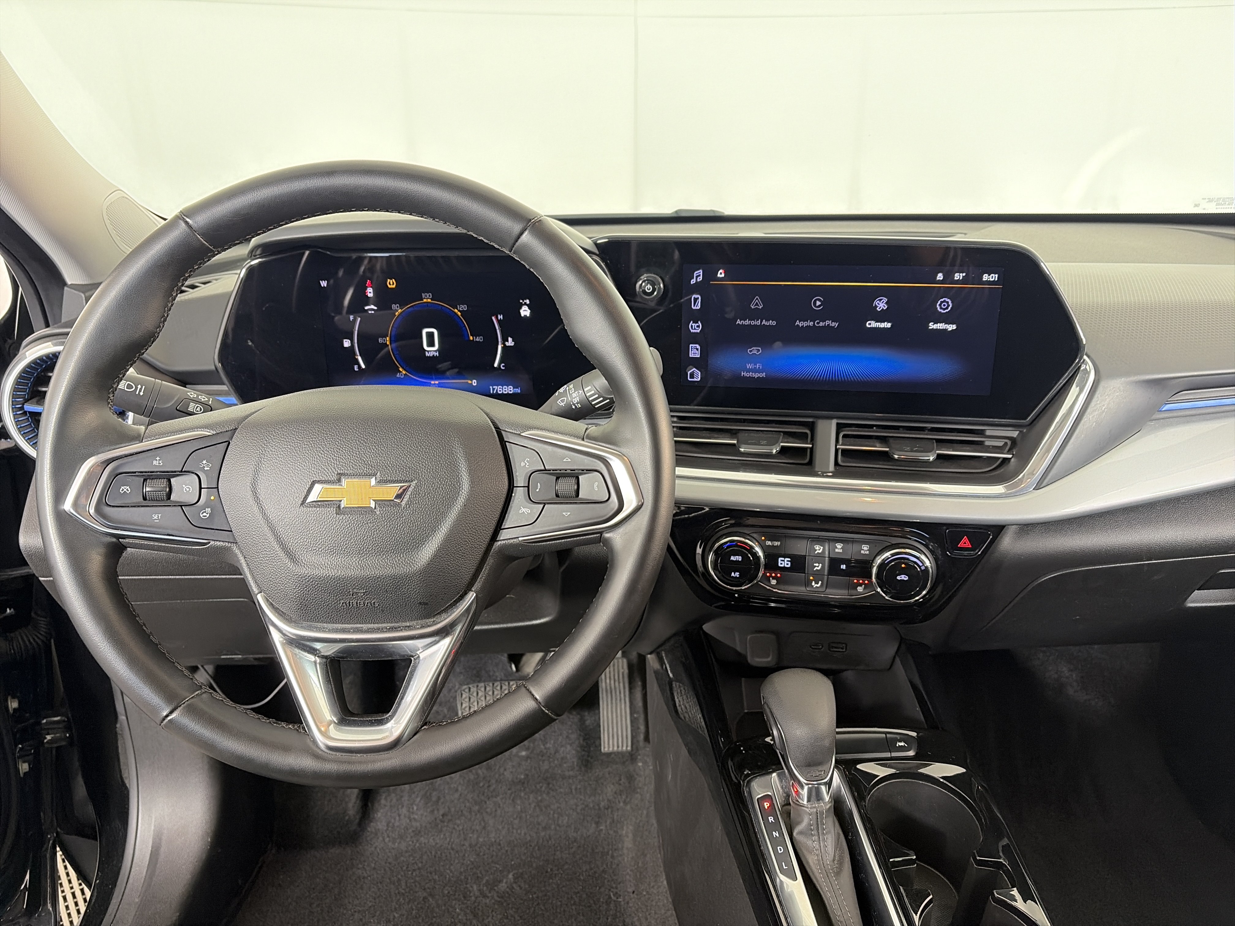 Used 2024 Chevrolet Trax LT w/ Driver Confidence Package FWD image 3