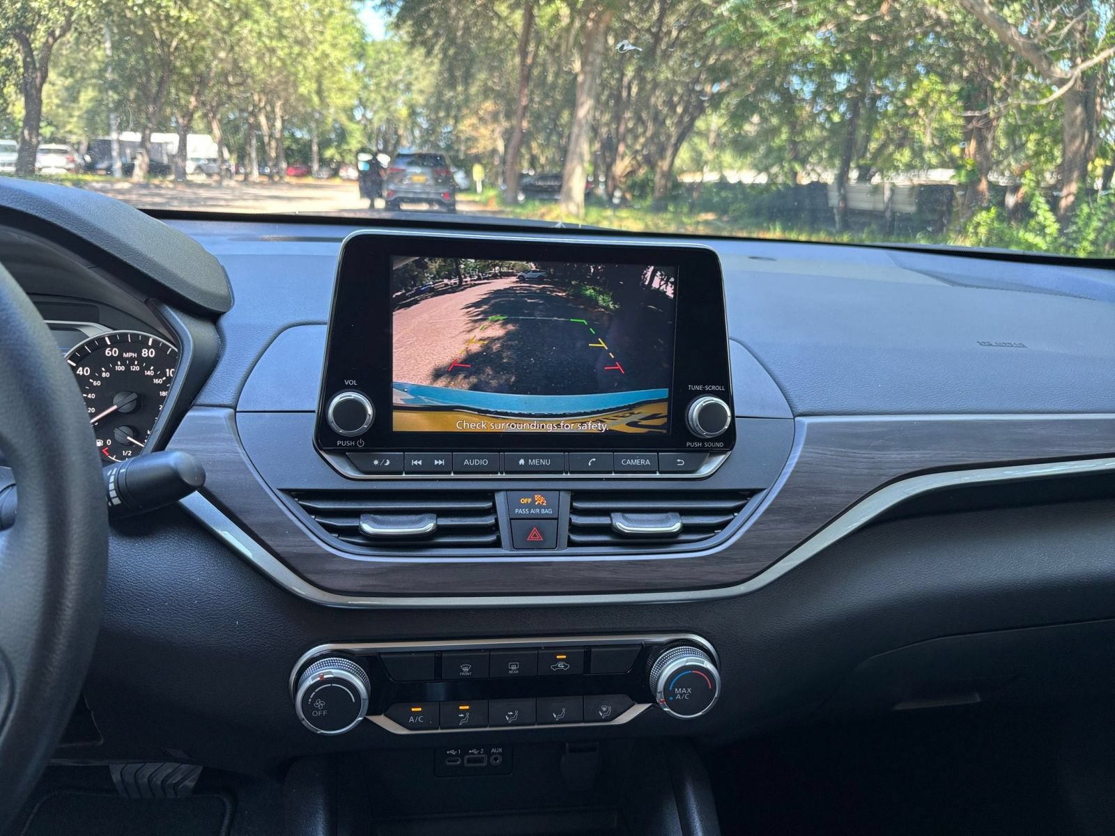 Used 2025 Nissan Altima 2.5 SV FWD image 14