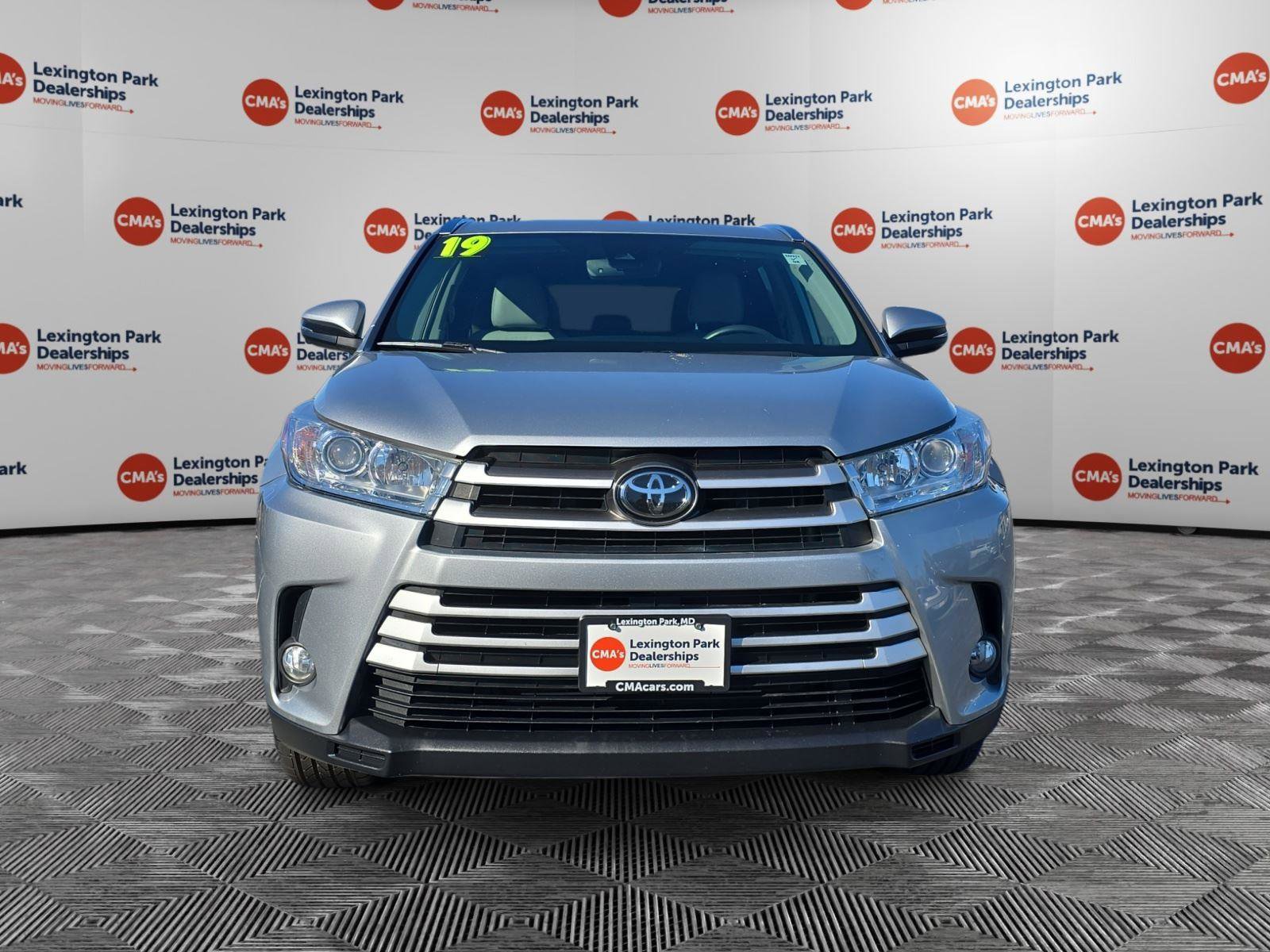 Used 2019 Toyota Highlander XLE image 2