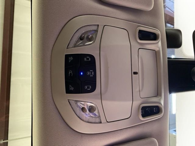 Used 2017 Chrysler Pacifica Limited w/ UConnect Theater Package FWD image 16