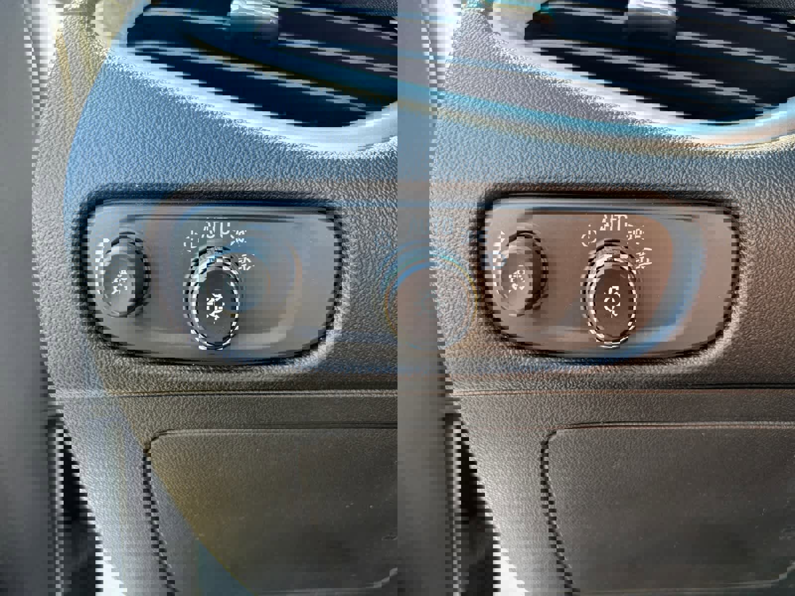 Used 2024 Chevrolet Malibu LT image 28