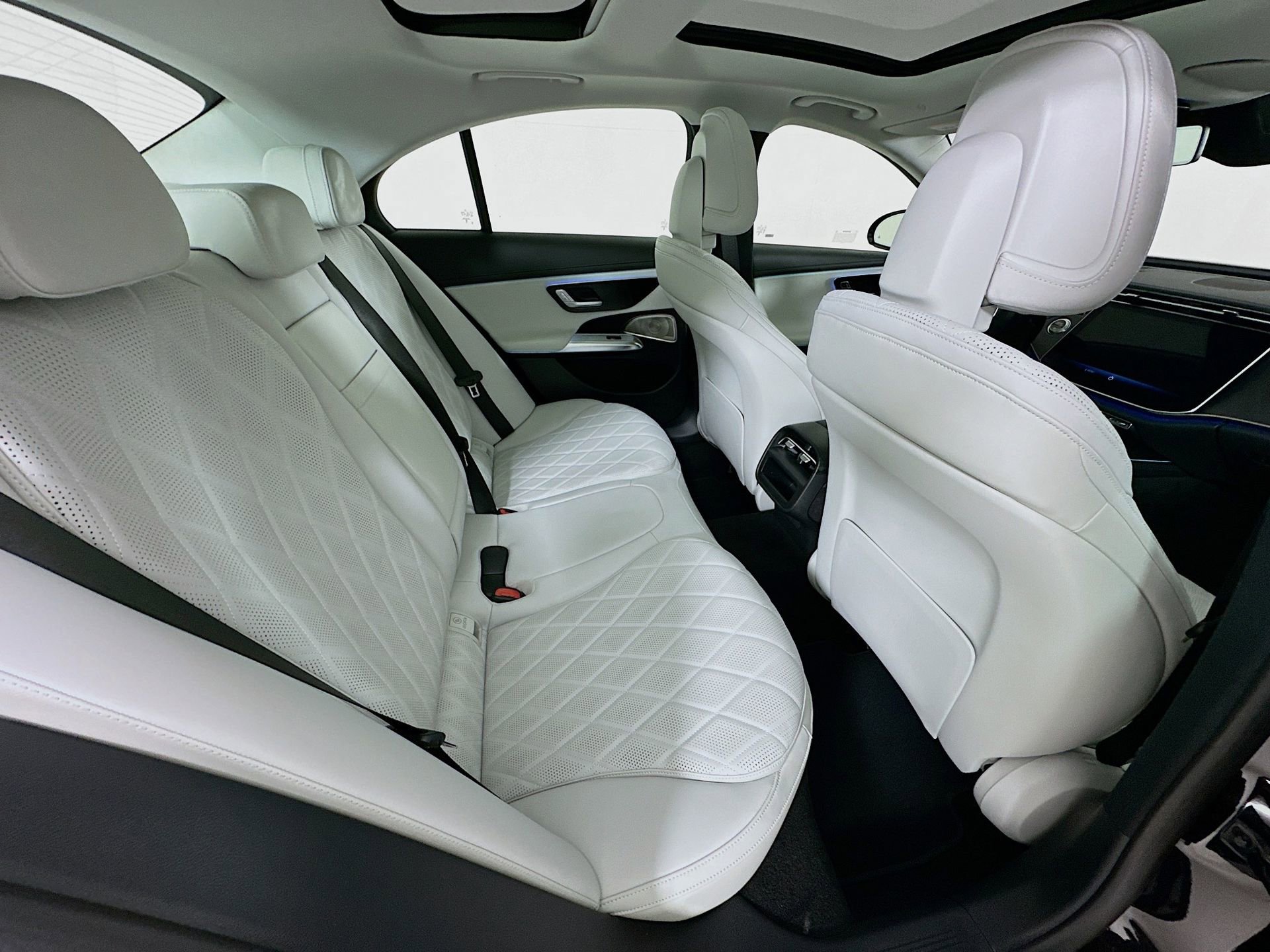 New 2026 Mercedes-Benz E 350 4MATIC Sedan image 30