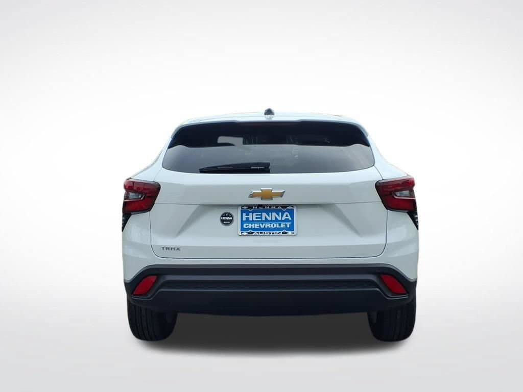 New 2026 Chevrolet Trax LS w/ LS Convenience Package FWD image 4