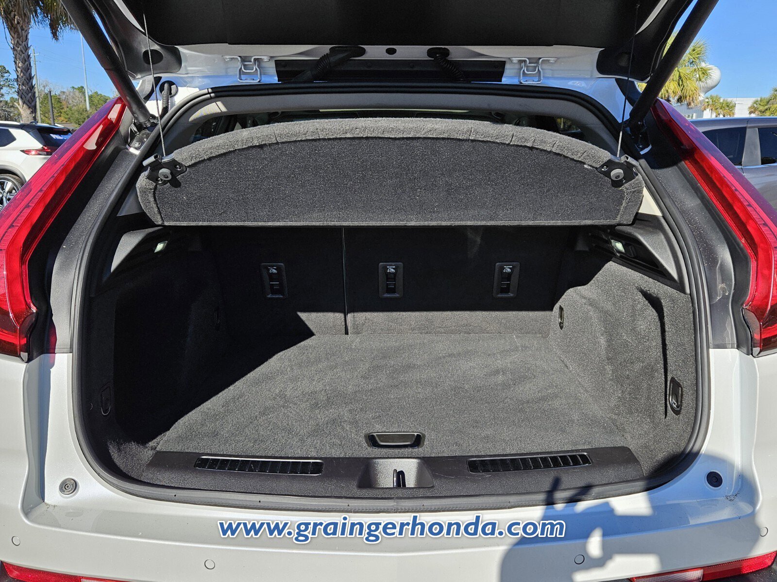 Used 2021 Cadillac XT4 Premium Luxury w/ Driver Awareness Package image 13