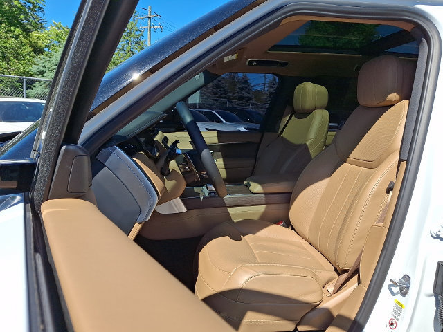 Used 2025 Land Rover Range Rover SE AWD/4WD image 14