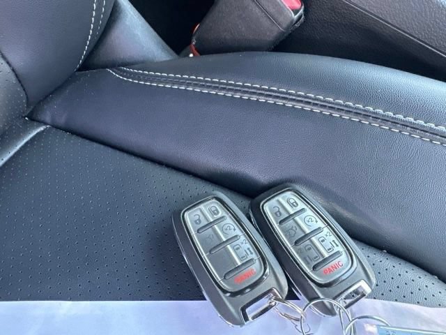 Used 2025 Chrysler Pacifica Select FWD image 5