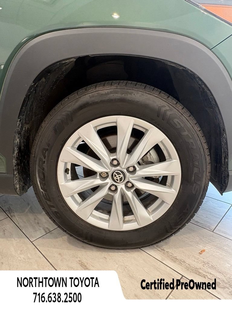 Used 2022 Toyota Corolla Cross LE w/ Moonroof Package AWD/4WD image 10