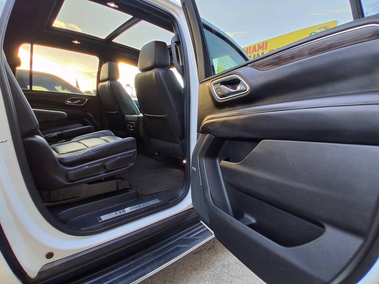 Used 2021 Chevrolet Suburban LT w/ LT Signature Package RWD image 19