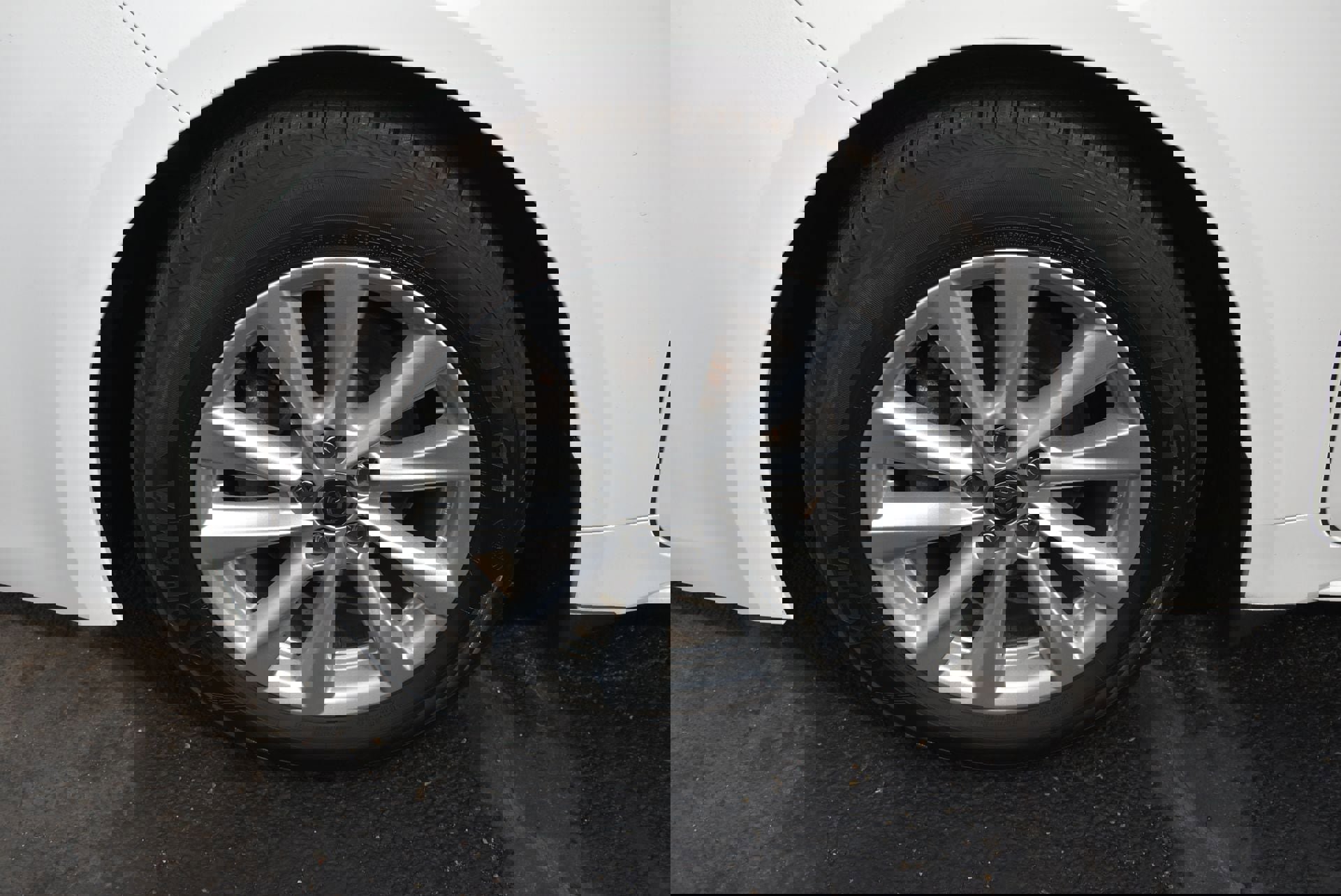 Used 2025 Toyota Corolla SE w/ SE Package image 8