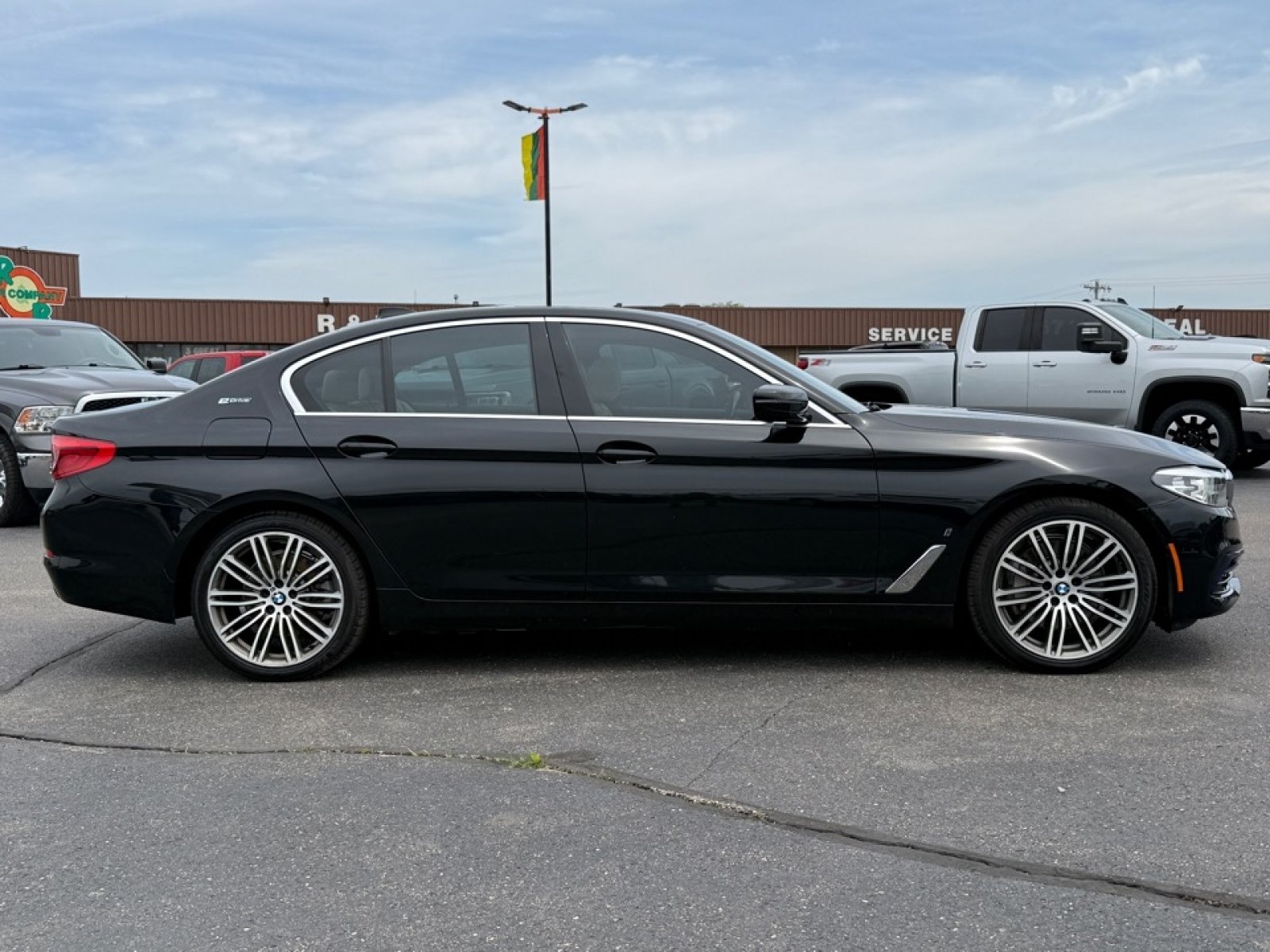 Used 2019 BMW 530e xDrive w/ Convenience Package AWD/4WD image 9