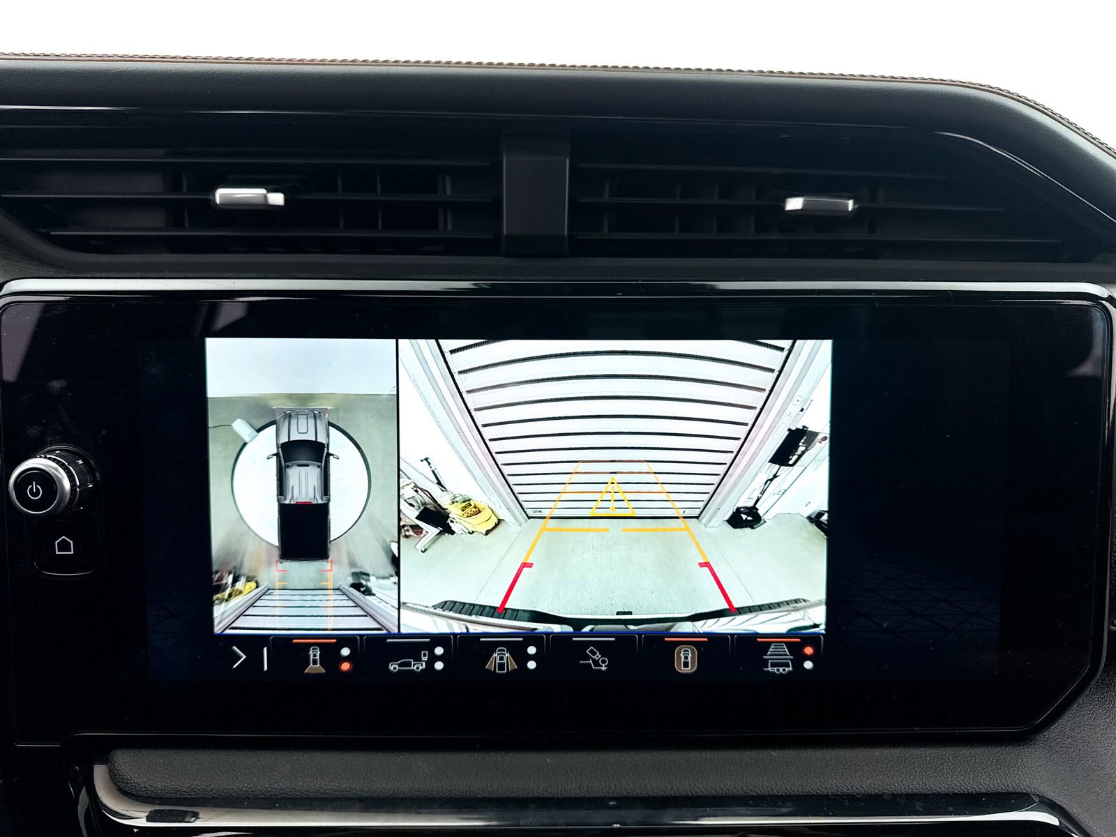 Used 2025 GMC Sierra 2500 AT4 w/ AT4 Premium Plus Package AWD/4WD image 12