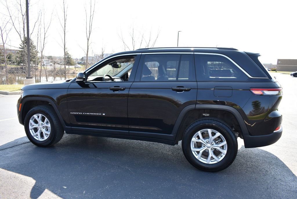 Used 2024 Jeep Grand Cherokee Limited image 8
