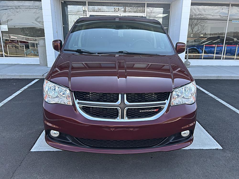 Used 2019 Dodge Grand Caravan SXT w/ Driver Convenience Group image 2