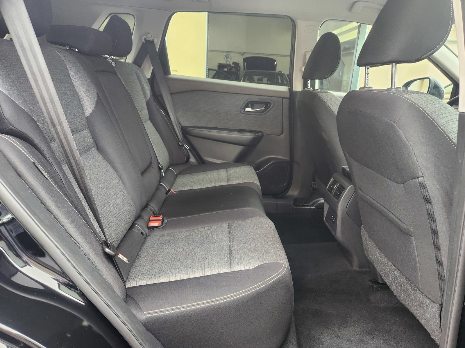 Used 2023 Nissan Rogue SV FWD image 26