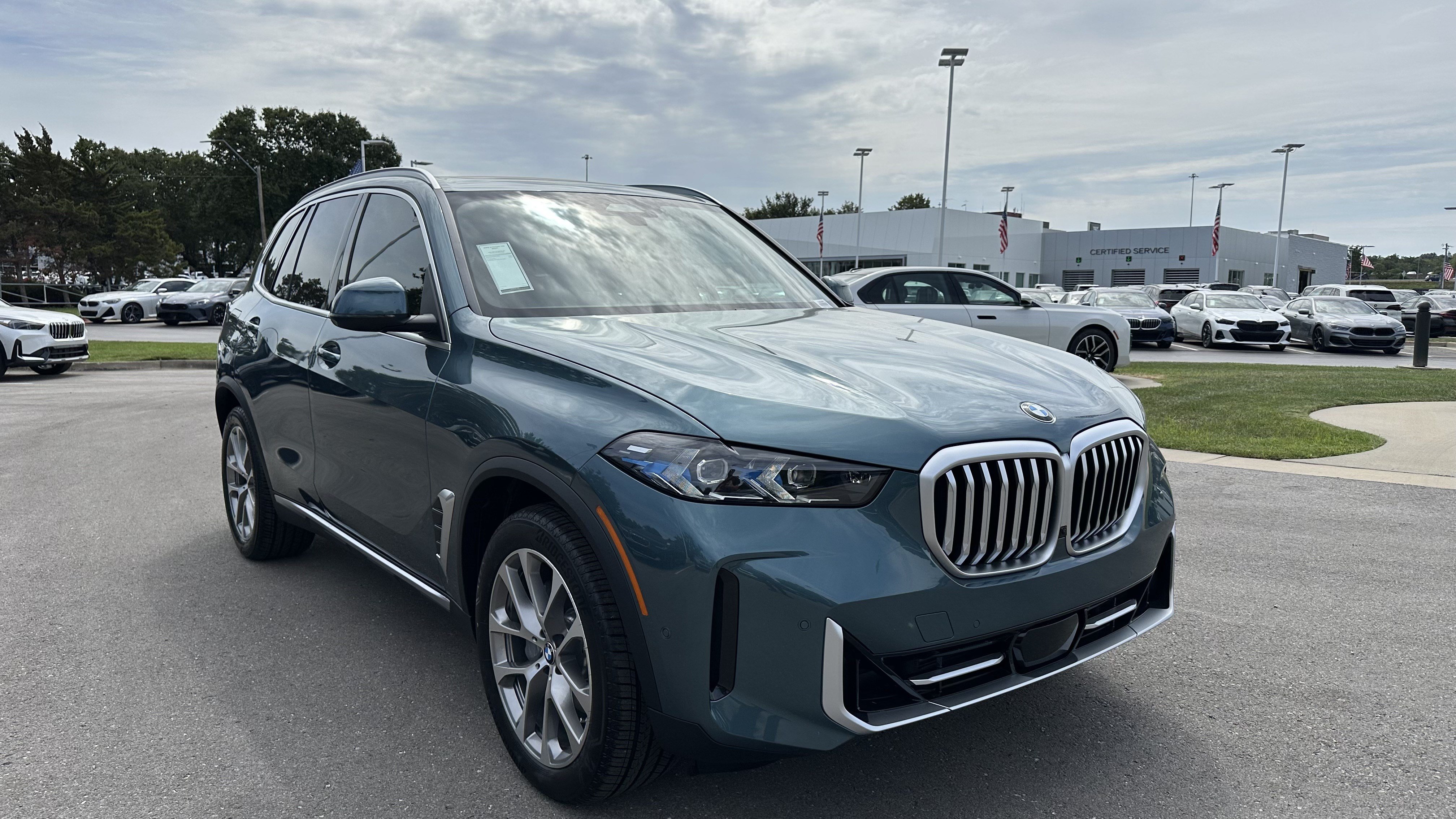 Used 2026 BMW X5 xDrive40i w/ Climate Comfort Package AWD/4WD image 2