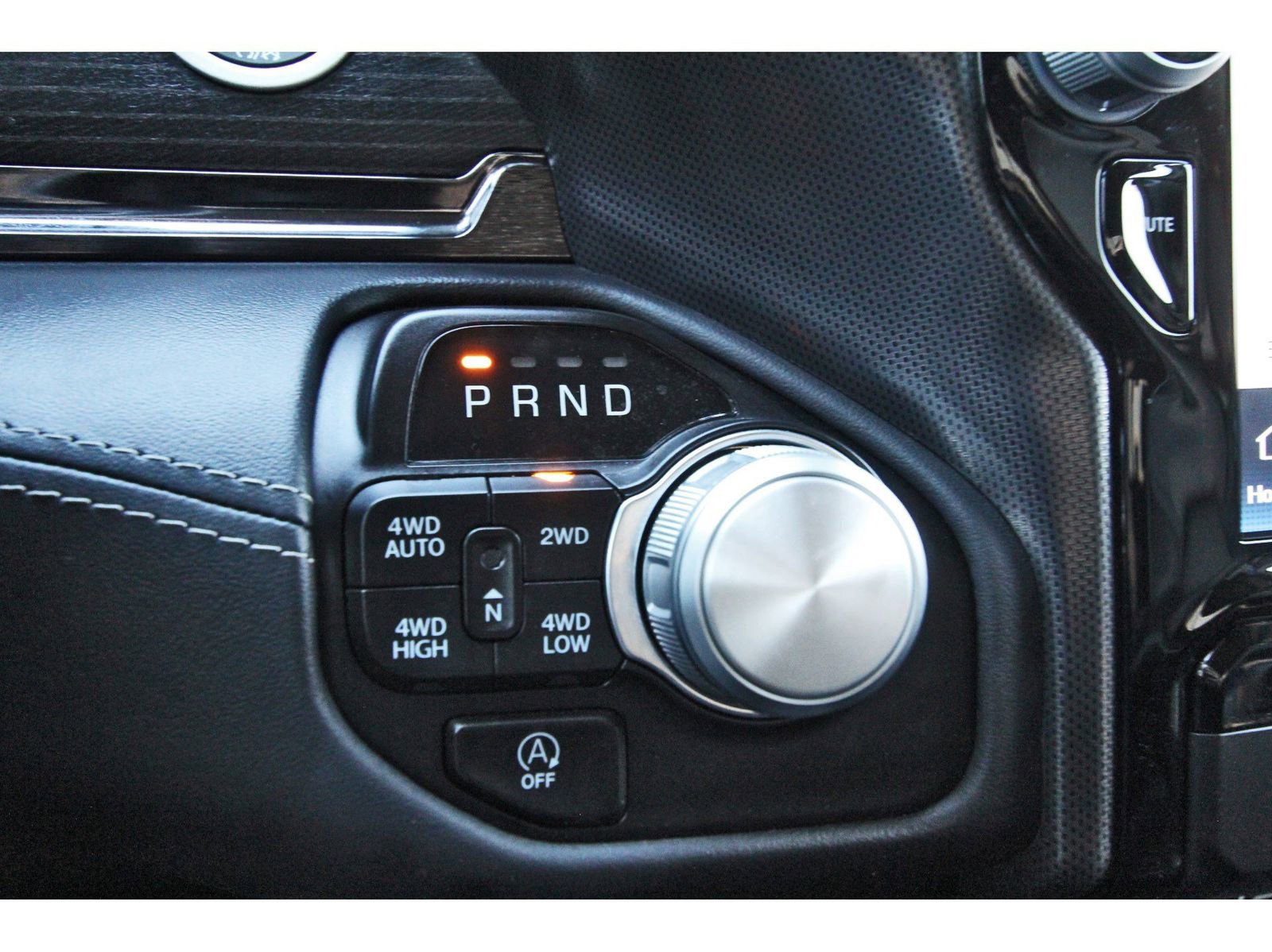 Used 2024 RAM 1500 Limited w/ Body Color Bumper Group image 27