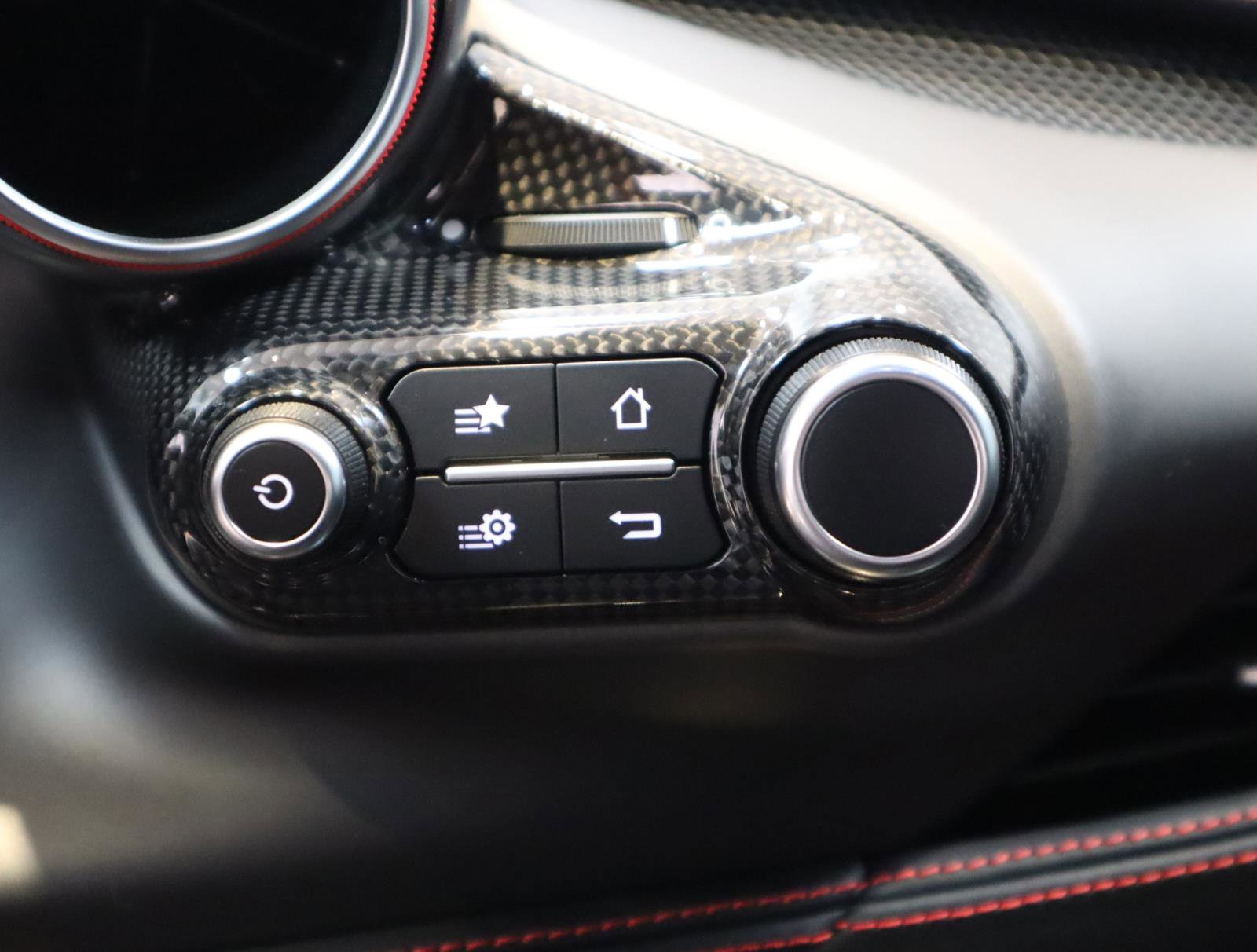 Used 2022 Ferrari F8 Tributo image 38