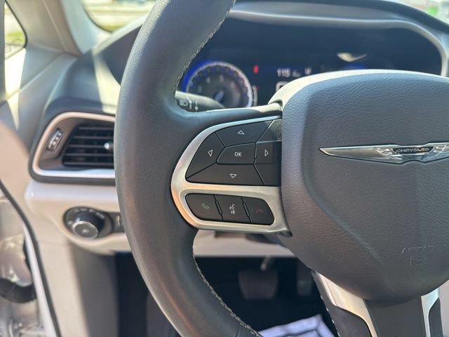 Used 2024 Chrysler Pacifica Touring-L FWD image 17