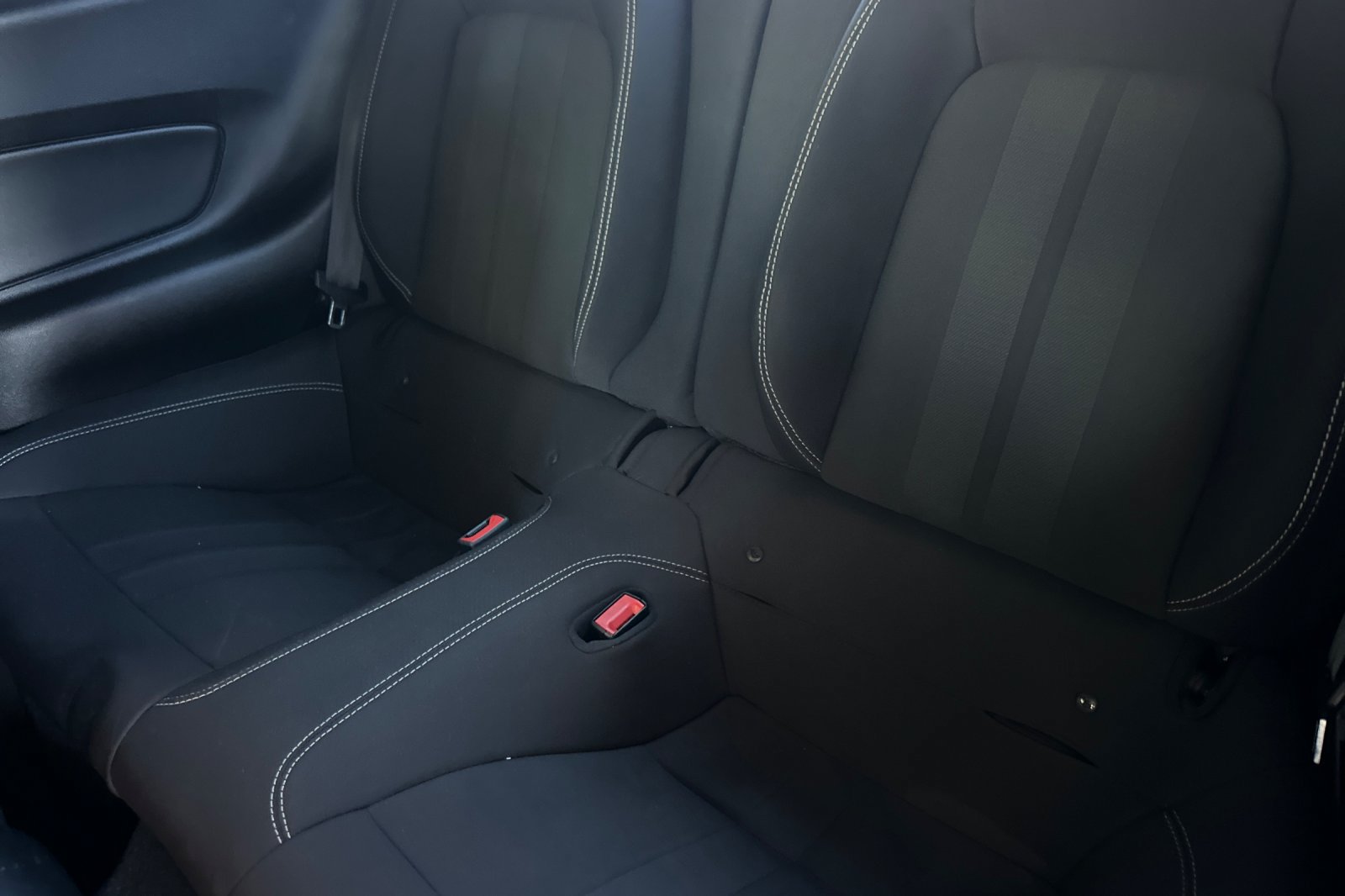 Used 2018 Ford Mustang Coupe RWD image 14