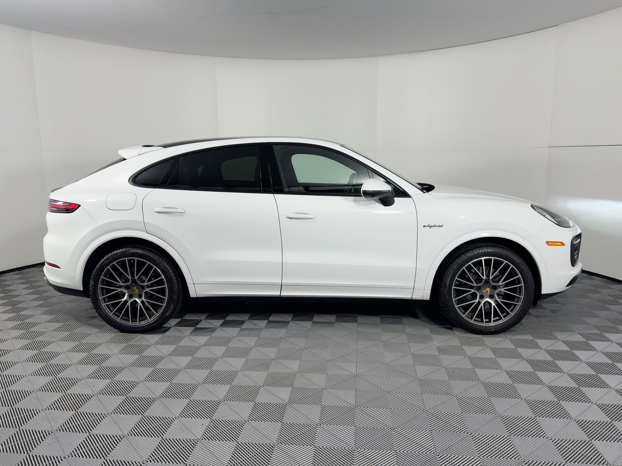 Certified 2023 Porsche Cayenne Coupe w/ Premium Package image 8