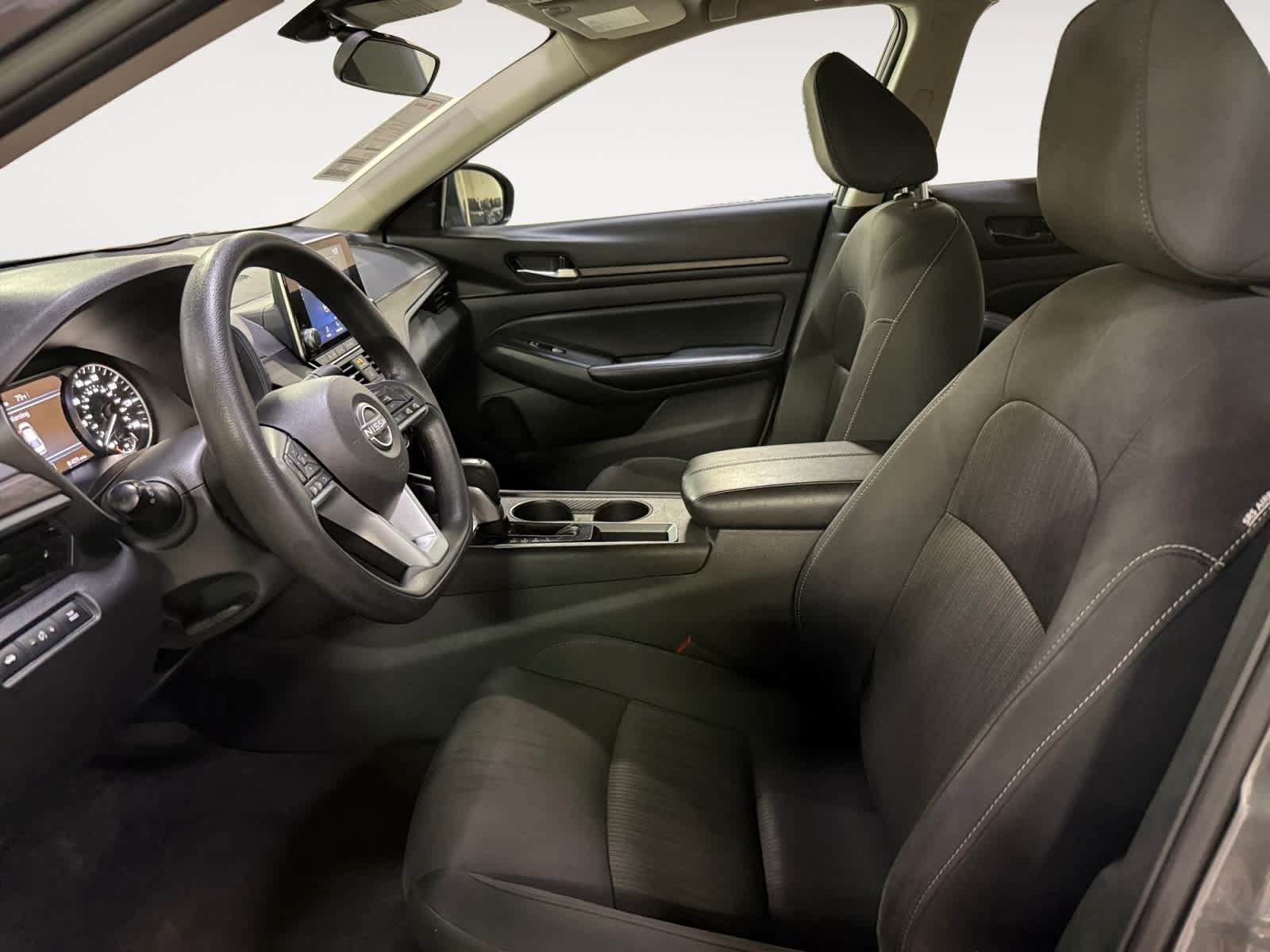 Used 2025 Nissan Altima 2.5 SV FWD image 15