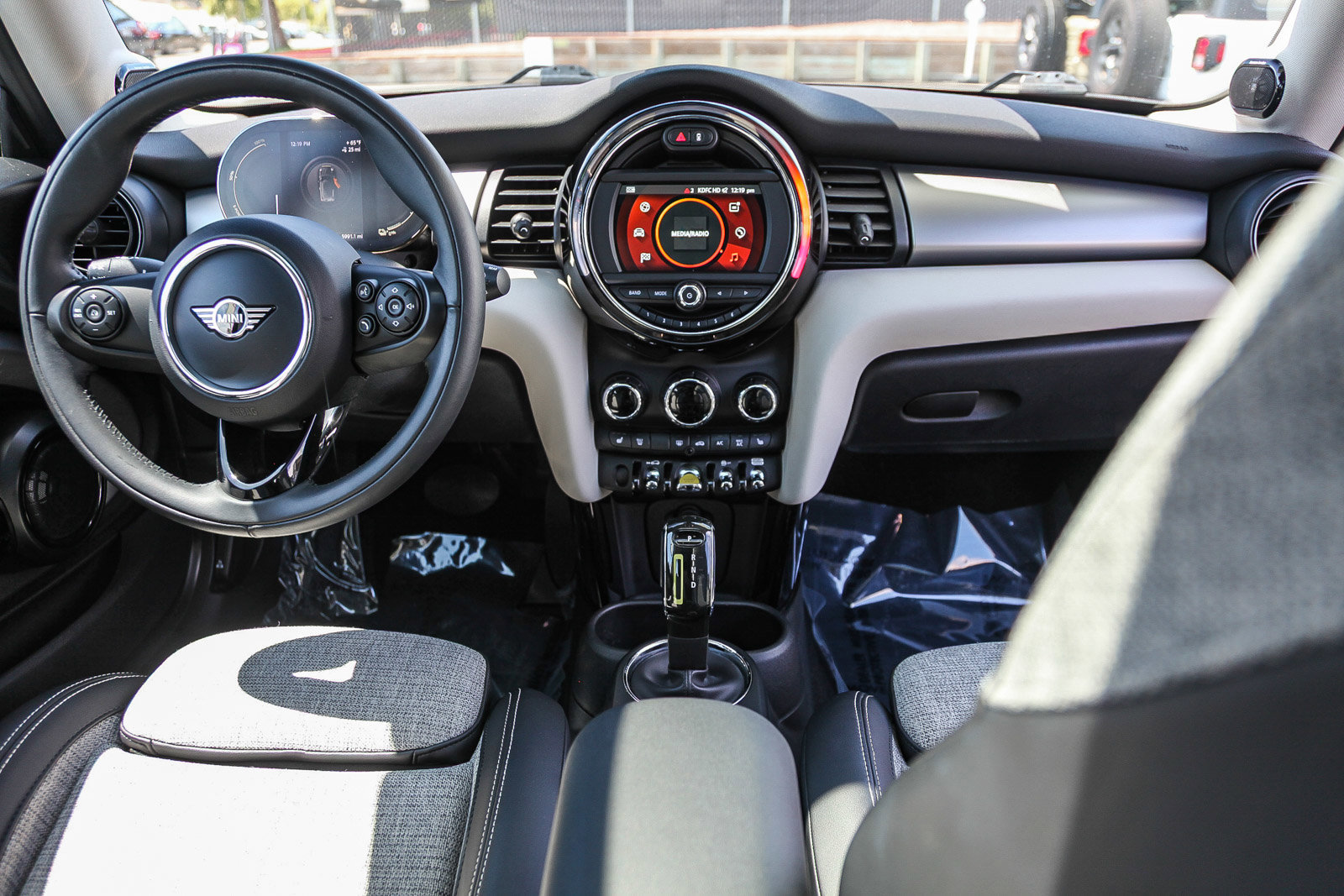 Used 2021 MINI Cooper SE w/ 6.5" Touchscreen Package image 11