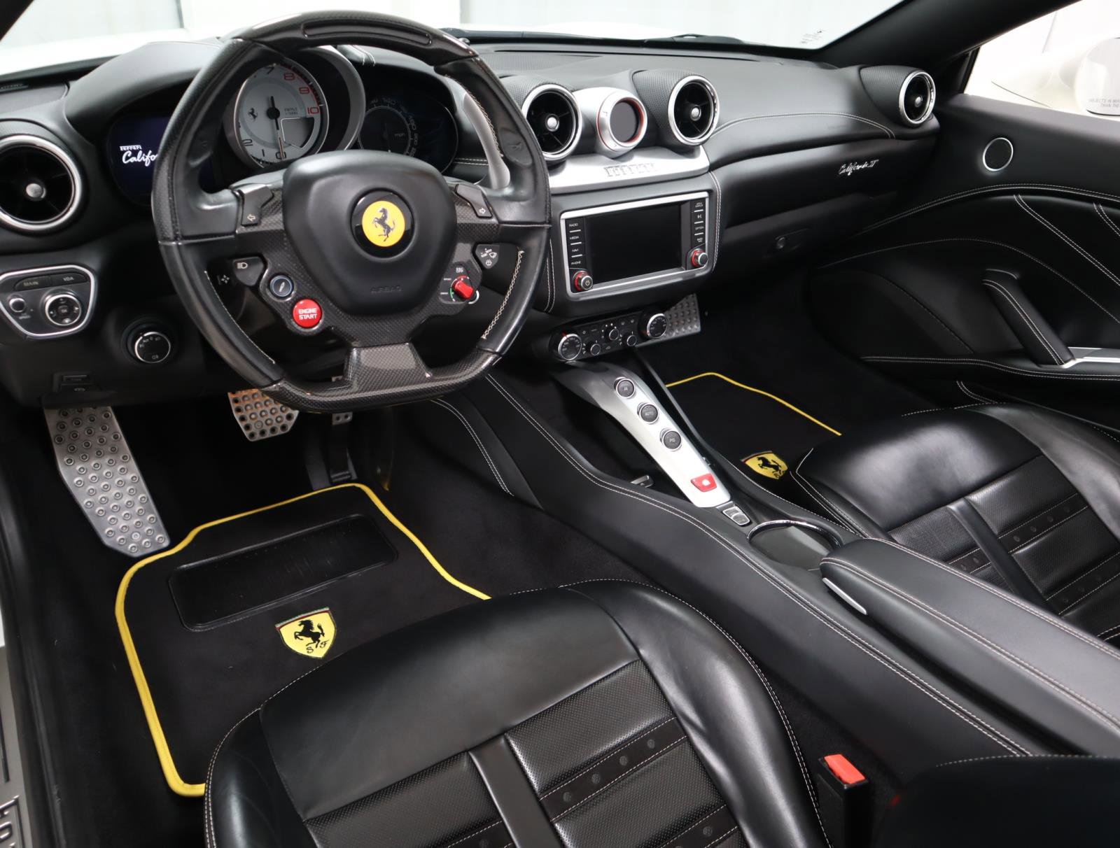 Used 2016 Ferrari California T image 17