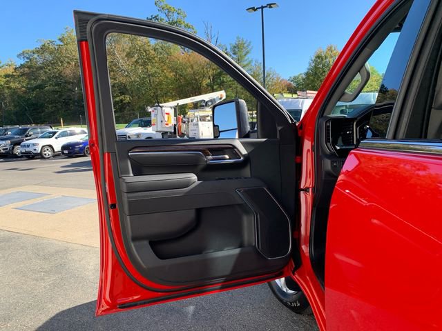 Used 2025 GMC Sierra 2500 SLE image 18