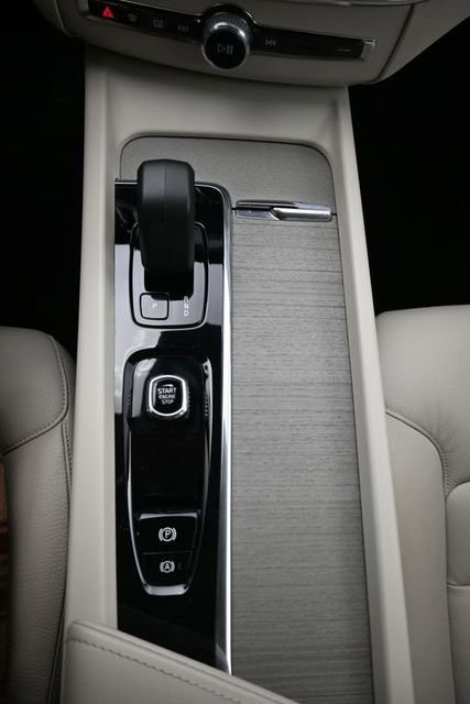 Used 2023 Volvo XC60 B5 Plus w/ Climate Package AWD/4WD image 11