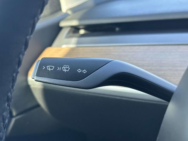 Used 2022 Tesla Model Y Long Range image 27